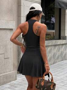Gameset SHEIN Sport Setelan Olahraga Wanita: Tank Top dan Skort Warna Polos - Hitam - View 2