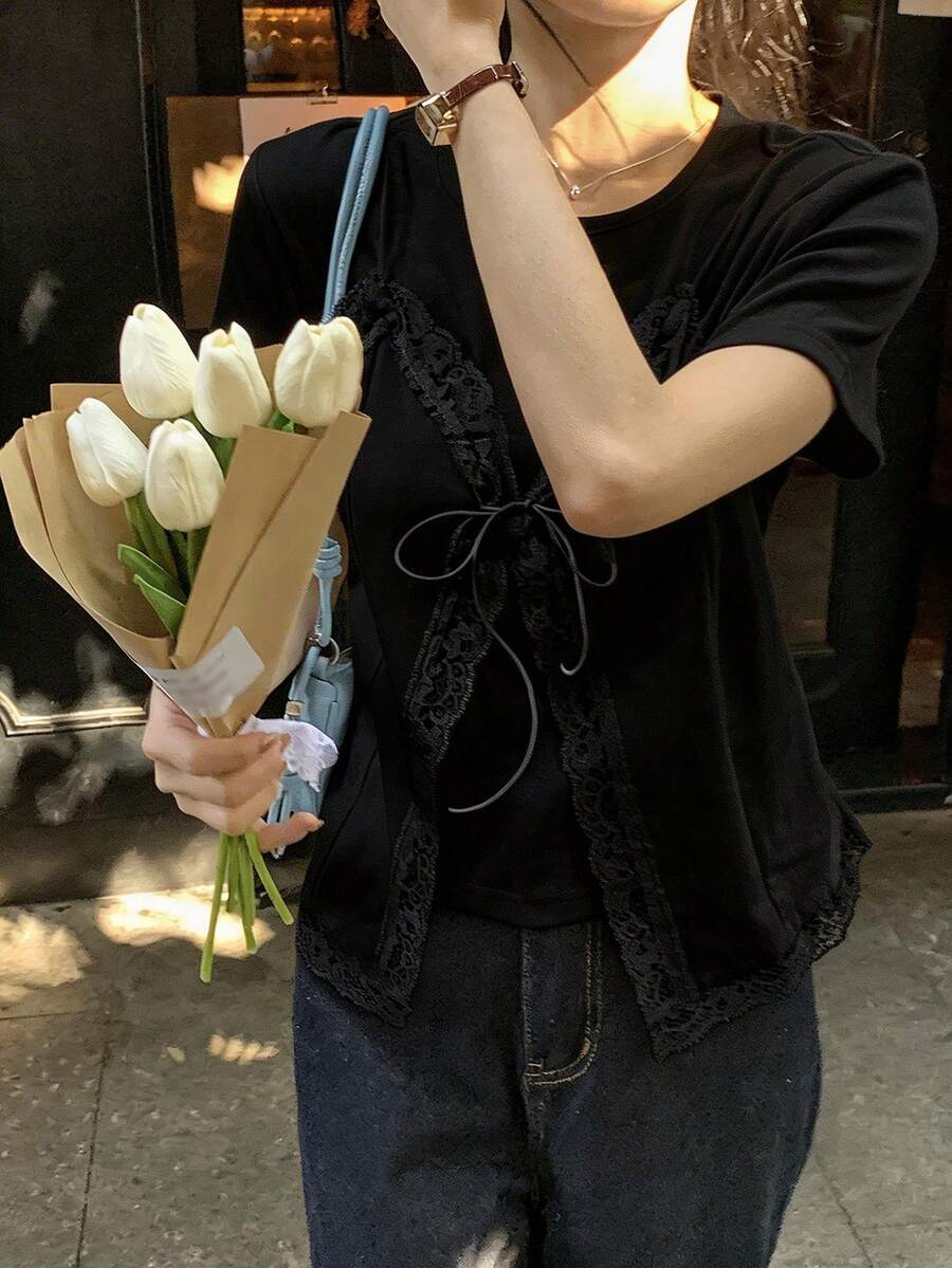DAZY 女款 2 合 1 蕾絲拼接圓領短袖 T 恤 - 黑色 - 查看 1