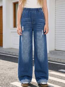 SHEIN 女童牛仔寬腿褲，四季新品，街頭休閒個性風格，經典百搭中藍牛仔色，膝蓋破洞做舊設計前衛，毛邊捲邊工藝時尚有型，彈性腰頭配金屬鈕扣穿脫方便，寬鬆寬腿版型舒適，優質棉牛仔面料，日常穿搭百搭可搭配T恤 - 中等水洗藍 - 查看 3