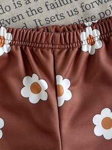 SHEIN Vintaside Kids 2件組幼女拉鍊夾克運動褲套裝，可愛甜美鐵鏽棕色雛菊花卉荷葉邊長袖羅紋領，適合戶外露營、秋季慢跑、舒適運動 - 卡其色 - 查看 4