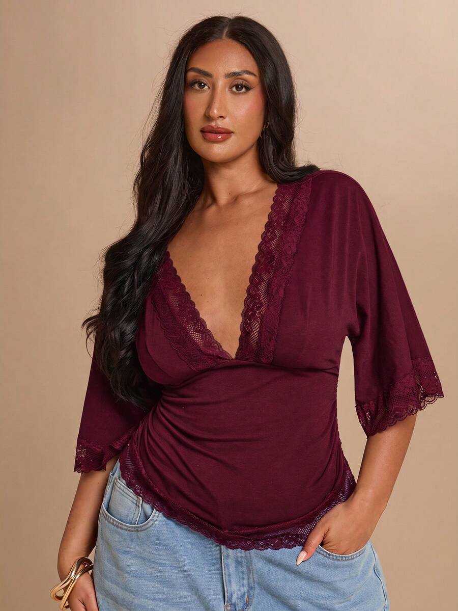 SHEIN BAE CURVE 大尺碼女款深V領蕾絲拼接休閒日常上衣 - 酒紅色 - 查看 1