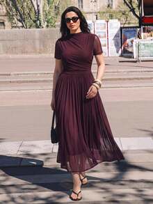 Maija Plus Size Women's Solid Color Short Sleeve Pleated Hem Elegant Dress - Red Violet - View 1