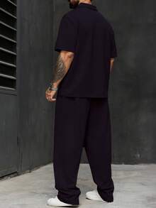 Manfinity CasualCool 男士大尺碼純色短袖 Polo 衫與長褲套裝 - 紫色 - 查看 2