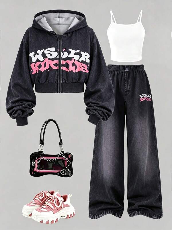 SHEIN Cet ensemble de tenue de style de rue rose est conçu pour les filles, avec les avantages principaux suivants : un sweat-shirt à capuche court associé à un pantalon de jogging à jambes larges, qui répond aux besoins de confort des activités des enfants tout en conservant un look à la mode. Cette combinaison évite l'encombrement des vêtements de sport traditionnels et s'aligne avec la préférence de << style à la mode » de cette tranche d'âge.
