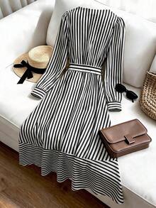 SHEIN Franclia Damenkleid A-Linie mit hoher Taille, Maxi-Länge, V-Ausschnitt, Bindeband, gestreift, elegant, Business, Vintage, Schwarz-Weiß-Kontrast, schwarzes Kleid, elegantes Damenkleid, langes Kleid - Schwarz und Weiss - Übersicht 2