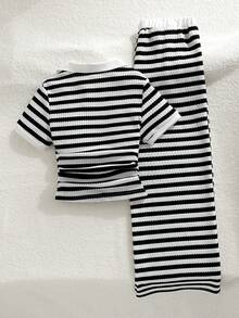 SHEIN 女童黑白條紋紋理布料套裝，V領短袖上衣配蝴蝶結圖案裝飾，抽褶腰部設計，拼接袖口，寬腿長褲配腰帶拼接與蝴蝶結圖案裝飾，適合日常休閒、時尚、優雅、校園、度假穿著 - 黑與白 - 查看 10
