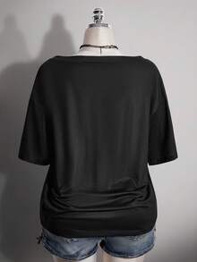 SHEIN ICON 大尺碼女款復古龐克 Y2K 派對蜘蛛網蜘蛛黑紅圖案 90s Y2K 十字圖案 T 恤 - 黑色 - 查看 2