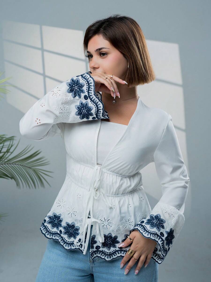 SARA VAULT 女士秋季法式V领刺绣图案系带前开衩喇叭袖长袖衬衫,适合日常穿着,秋季女装,外出上衣,可爱风,教师款,白色波西米亚风上衣,波西米亚风女式上衣,刺绣白色上衣,长袖波西米亚风上衣,秋季上衣,优雅女士衬衫,冬季休闲蓝色春季 - 藏蓝色 - 查看 1