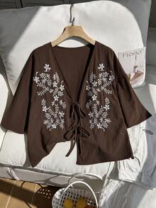 Comfortcana 大尺碼度假休閒花卉刺繡前綁帶襯衫 - 棕色 - 查看 7