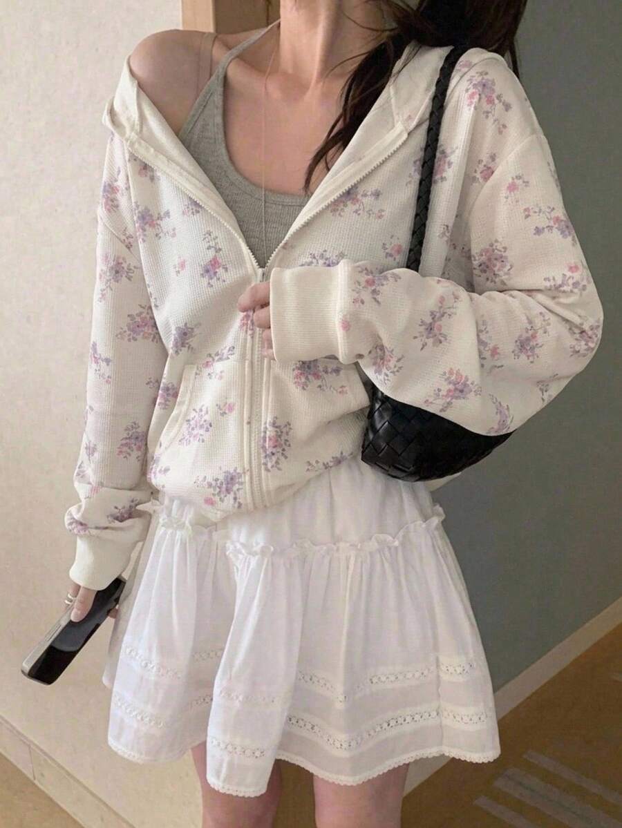 DAZY 秋季連帽長袖米白色碎花拉鍊式寬鬆短版甜美休閒約會通勤女款運動衫 - 白色 - 查看 1