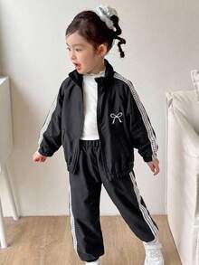 SHEIN Genkimix Kids 2件組 女孩 2025新款 春/秋季 防風布料蝴蝶結刺繡休閒時尚愛心編織帶裝飾立領拉鍊夾克與休閒長褲可愛甜美套裝 - 黑色 - 查看 8