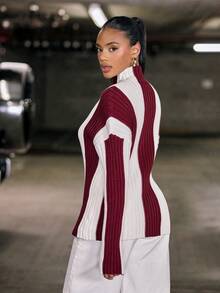 Hauture Atasan Rajut Bergaris Vertikal Blok Warna Burgundy dan Putih untuk Wanita dengan Kerah Tegak - Krem - View 4