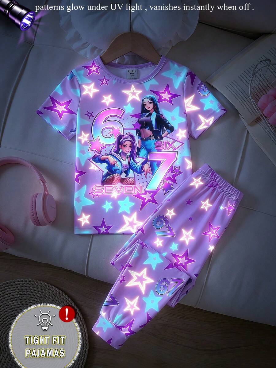 [隨機發貨1套]女童幼兒春夏季睡衣套裝，酷K-POP女團圖案印花，淡粉色與藍色清新配色，針織面料，舒適柔軟高彈性修身款，UV光感螢光，圓領短袖與長褲2件式居家睡衣 - 彩色 - 查看 1
