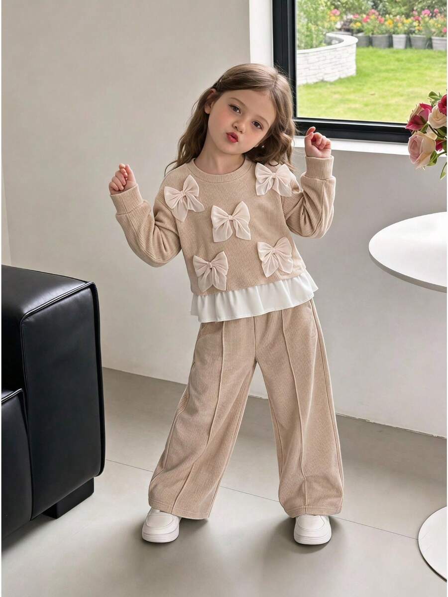 SHEIN Vintaside Kids 女童韓系活力風灰色花卉提花針織兩件套,寬腿褲搭配3D蝴蝶結裝飾,軟妹風初冬針織毛衣套裝 - 杏色 - 查看 1
