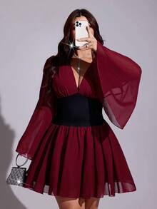Viva Relle Gaun Ukuran Plus Seksi Warna Burgundy dengan Blok Warna dan Lengan Mengembang yang Mengencangkan Pinggang untuk Musim Gugur - Burgundy - View 2