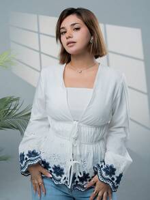 SARA VAULT 女士秋季法式V领刺绣图案系带前开衩喇叭袖长袖衬衫，适合日常穿着，秋季女装，外出上衣，可爱风，教师款，白色波西米亚风上衣，波西米亚风女式上衣，刺绣白色上衣，长袖波西米亚风上衣，秋季上衣，优雅女士衬衫，冬季休闲蓝色春季 - 藏蓝色 - 查看 8