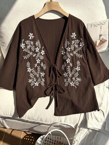 Comfortcana 大尺碼度假休閒花卉刺繡前綁帶襯衫 - 棕色 - 查看 3