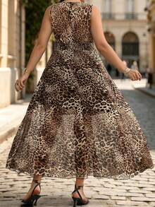 Velvienne Gaun Musim Panas Tanpa Lengan Motif Leopard Bahan Chiffon Leher Bulat, Garis Leher dengan Detail Lipatan Halus untuk Melembutkan Garis Bahu dan Memperindah Garis Leher, Kain Chiffon Ringan dan Lembut, Gaun Ukuran Besar - Coffee Brown - View 2