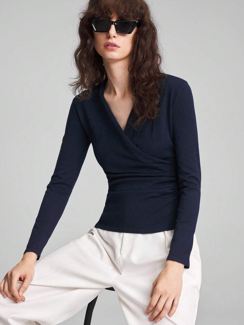 2026 New Autumn Women's Loose Fit Deep Blue Long Sleeve Knit Sweater, Round Neck Design, Casual Commute Urban Modern Minimalist Elegant Tea Party Independence Day Old Money Style Teacher Outfit Office Wear Holiday Outfit Vacation Date Outing Fashion Versatile Women's Sweater