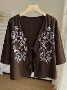 Comfortcana 大尺碼度假休閒花卉刺繡前綁帶襯衫 - 棕色 - 查看 8