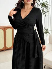 Modelyn Set Kemeja Lengan Panjang dan Rok Minimalis Ukuran Plus dengan Hem Asimetris - Hitam - View 3