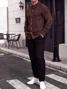 Manfinity Homme 男士極簡百搭單排扣長袖襯衫，適合辦公與通勤 - 咖啡棕 - 查看 5