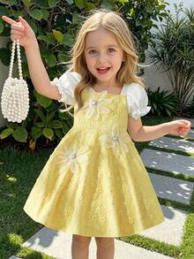 SHEIN Elladie kids 女童方領白色泡泡袖拼接黃色3D碎花提花花朵中心珍珠水鑽洋裝仙女風度假派對夏季 - 黃色 - 查看 3
