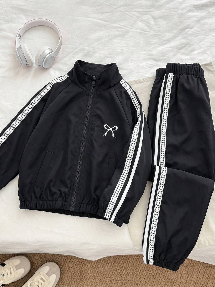 SHEIN Genkimix Kids 2件組 女孩 2025新款 春/秋季 防風布料蝴蝶結刺繡休閒時尚愛心編織帶裝飾立領拉鍊夾克與休閒長褲可愛甜美套裝 - 黑色 - 查看 1