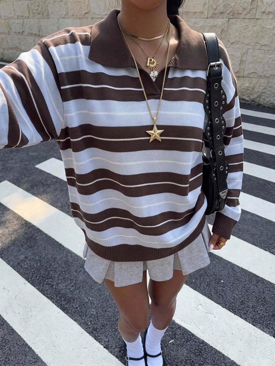 SHEIN 青少年女孩秋冬款 POLO 領多色條紋長袖針織毛衣,咖啡色與藍/白色對比條紋休閒穿搭,白色上衣,運動風 - 咖啡棕 - 查看 1