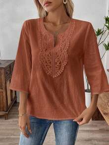 EMERY ROSE Blusa de unicolor con patchwork de encaje para mujeres de mediana edad - Color caoba - Ver 5