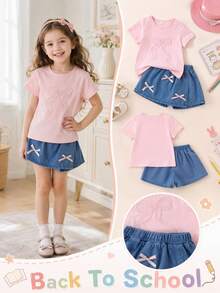 SHEIN Playful Pals 2件組少女粉色蝴蝶結刺繡彈性圓領短袖T恤 + 彈性腰水洗藍色牛仔裙褲，休閒可愛甜美韓風套裝，適合夏季日常穿著、上學、購物、公園野餐、遊樂園、度假等場合 - 粉色 - 查看 2