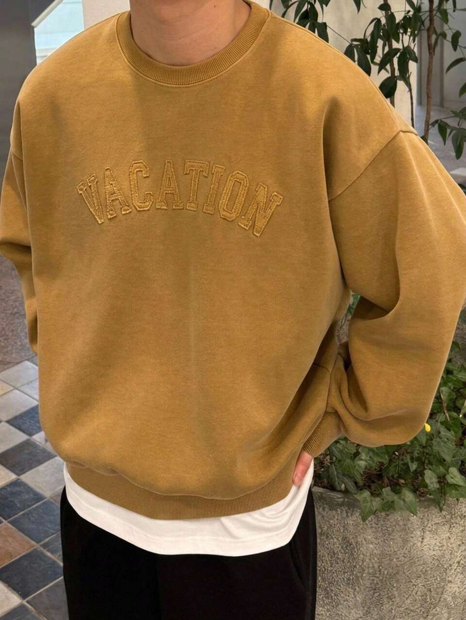 Autumn/Winter Thermal Lined Camel Color Letter Patchwork Crew Neck Short Loose Fit Men's Pullover Sweatshirt