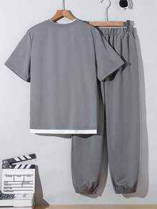 SHEIN 2件組青少年男孩休閒灰色拼色解構風2合1圓領短袖T恤與長褲套裝，附裝飾標籤，舒適面料，適合秋冬、學校、家庭聚會、開學季、生日派對、攝影、度假、假日，運動風，舒適易穿 - 灰色 - 查看 3