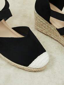 Styleloop Sandalias de tacón alto para mujer con tiras cruzadas de goma y cuerda de paja - Negro - Ver 3