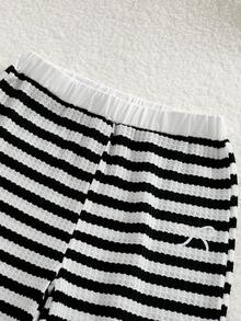SHEIN 女童黑白條紋紋理布料套裝，V領短袖上衣配蝴蝶結圖案裝飾，抽褶腰部設計，拼接袖口，寬腿長褲配腰帶拼接與蝴蝶結圖案裝飾，適合日常休閒、時尚、優雅、校園、度假穿著 - 黑與白 - 查看 6