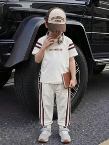 Genkimix Kids 2件組男孩夏季圓領休閒印花T恤與側邊設計收口長褲套裝，適合日常戶外穿著 - 杏色 - 查看 1