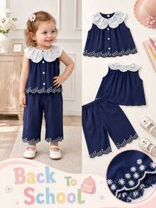 SHEIN Playful Pals 鄉村風彼得潘領幼兒女童套裝，嬰兒時尚刺繡下擺無袖上衣與長褲 2 件套 - 藍色 - 查看 2