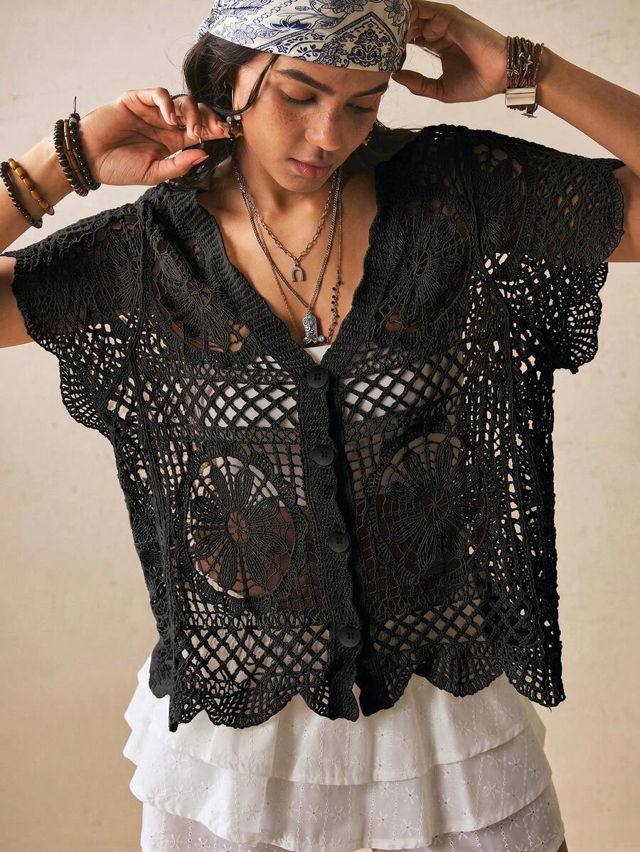Freevana 大尺碼女款鏤空刺繡單排扣短袖針織開襟衫 - 黑色 - 查看 1