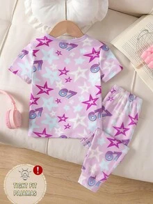 [隨機發貨1套]女童幼兒春夏季睡衣套裝，酷K-POP女團圖案印花，淡粉色與藍色清新配色，針織面料，舒適柔軟高彈性修身款，UV光感螢光，圓領短袖與長褲2件式居家睡衣 - 彩色 - 查看 2