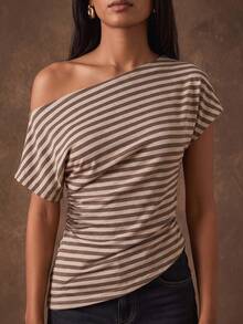 SHEIN BAE Kaos Wanita Gaya Minimalis Kasual Motif Garis Cokelat, Leher Asimetris, Cocok untuk Musim Semi/Panas, dan Pakaian Kantor - MultiWarna - View 4