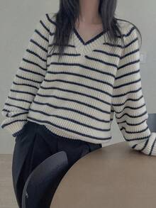 DAZY Sweater Rajut Wanita Model Pullover Lengan Panjang Longgar Bergaris Warna Blok, Leher V, Kasual, Gaya Jalanan, Liburan Musim Semi dan Gugur - Putih - View 2