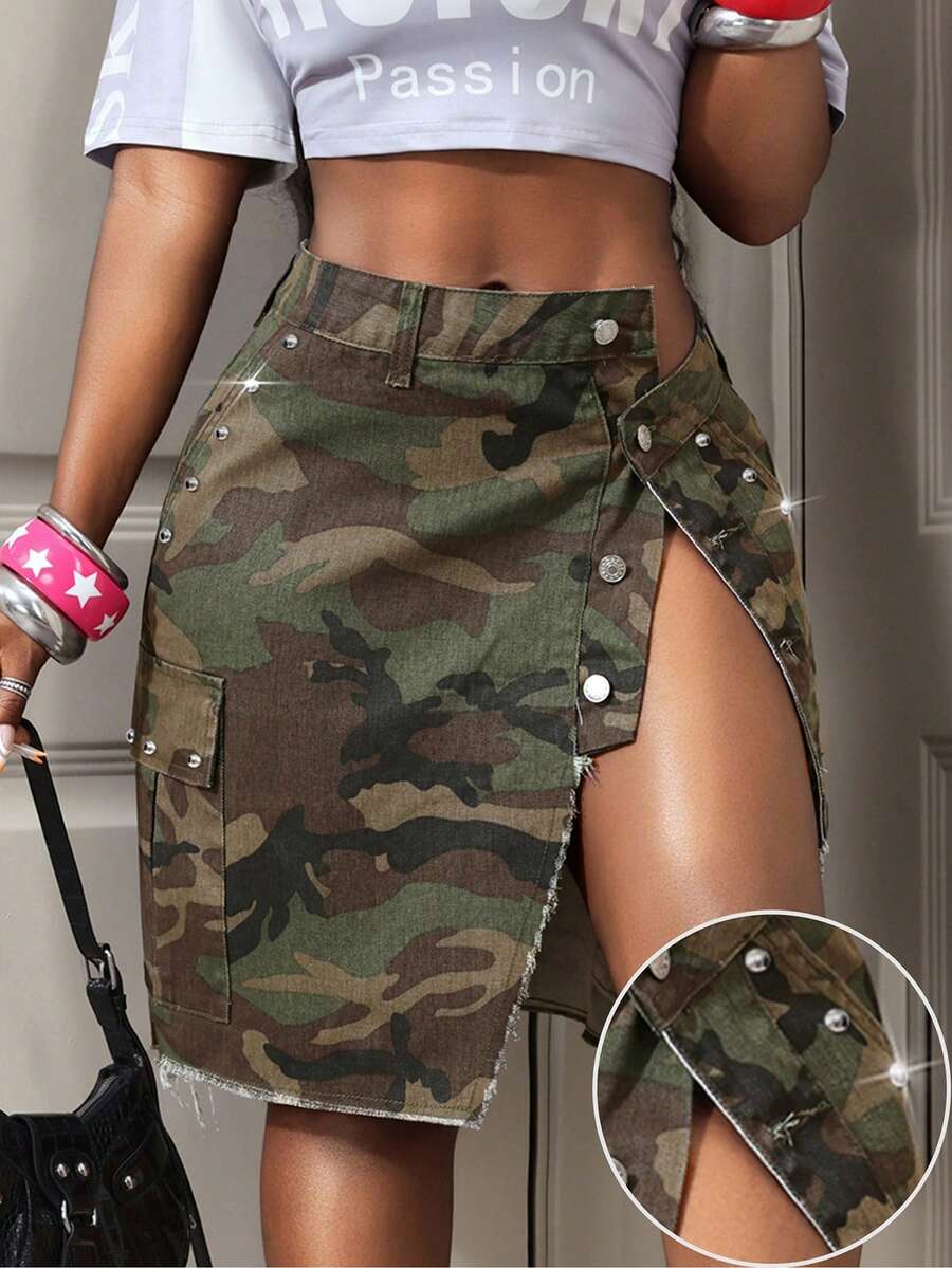 BamGleam 女款戶外街頭風金屬鉚釘工裝口袋軍綠迷彩牛仔裙 - 軍綠色 - 查看 1