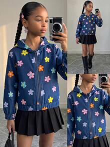 SHEIN Elladie kids 女童新款時尚連帽拉鍊夾克，梭織布料搭配藍色底彩色花卉數位印花，彈性袖口與下擺設計，長袖休閒時尚夾克，柔軟舒適面料，適合女童可愛俏皮休閒甜美舒適穿搭，理想用於日常穿著、學校、外出、度假與派對 - 藍色 - 查看 2