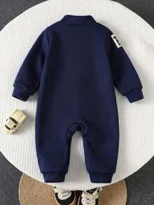 SHEIN Baby Boy Baby Girl Street Style Letter & Racing Pattern Knit Soft Small Stand Collar Long Sleeve Jumpsuit Suitable For Autumn/Winter Outdoor Wear - Navy Blue - View 2