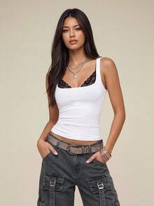 Rina Fox 女士新款夏季背心，基础款白色背心，性感低胸白色露脐上衣，蕾丝拼接修身吊带背心，方领夏季背心，休闲黑白撞色背心，性感街头风夏季上衣，适合日常穿着、散步、购物、度假、派对、海滩等场合。 - 黑與白 - 查看 7