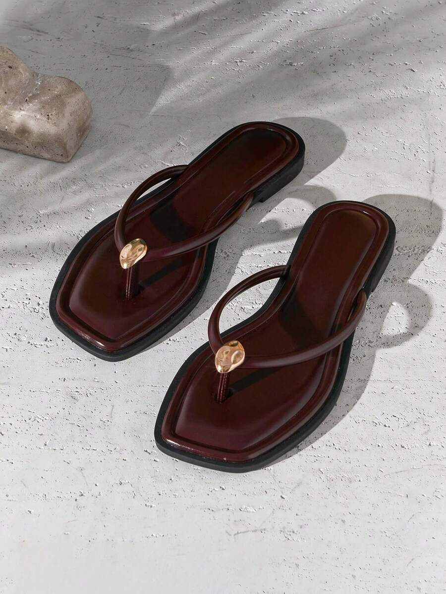 SHUZIA #QuietLuxury 女士方头金色点缀极简卷边软垫PU咖啡色人字拖——精致、简洁、轻松时尚 - 咖啡棕 - 查看 1