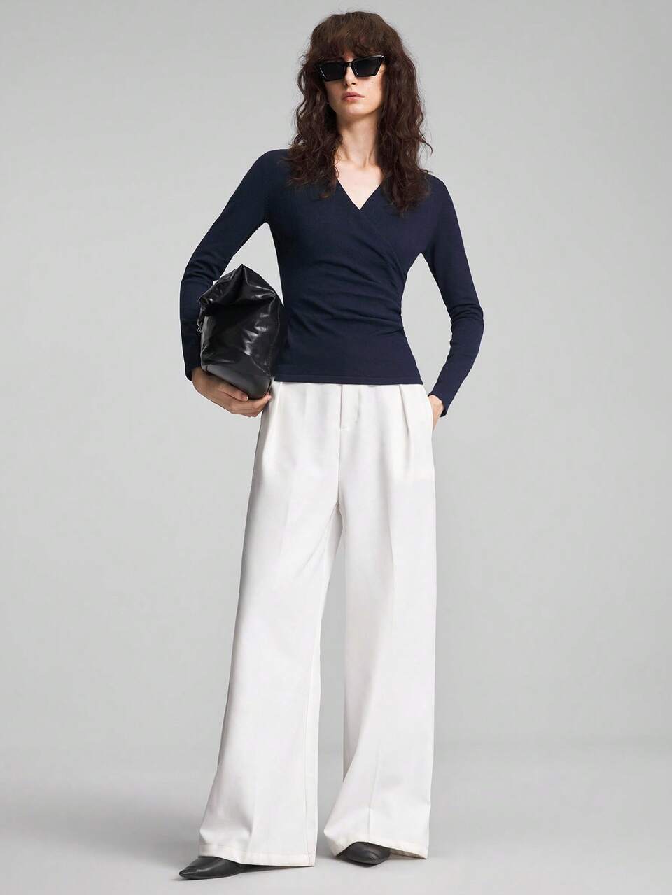 2026 New Autumn Women's Loose Fit Deep Blue Long Sleeve Knit Sweater, Round Neck Design, Casual Commute Urban Modern Minimalist Elegant Tea Party Independence Day Old Money Style Teacher Outfit Office Wear Holiday Outfit Vacation Date Outing Fashion Versatile Women's Sweater