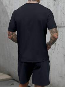 Manfinity Homme 男士皮革拼接裝飾休閒修身T恤套裝 - 藏蓝色 - 查看 2