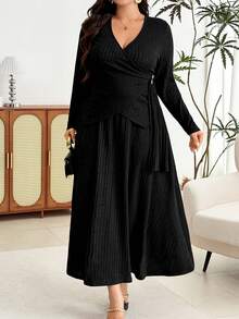 Modelyn Set Kemeja Lengan Panjang dan Rok Minimalis Ukuran Plus dengan Hem Asimetris - Hitam - View 1