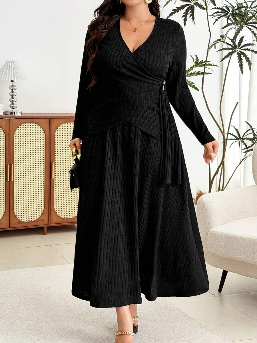 Modelyn Set Kemeja Lengan Panjang dan Rok Minimalis Ukuran Plus dengan Hem Asimetris - Hitam - View 1